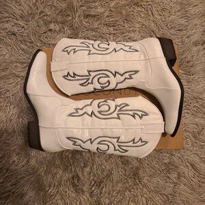 Coconuts by Matisse Cowboy Boots